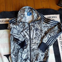 LIKE NEW ADIDAS HOODIE SIZE SMALL  $15