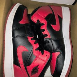 Red And Black Nike Size 4 
