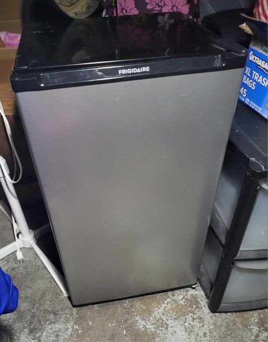 Mini Fridge 