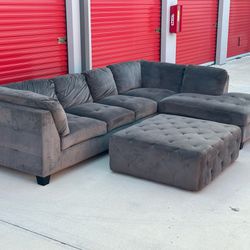 GRAY SECTIONAL COUCH W/ OTTOMAN IN VERY GOOD CONDITION - DELIVERY AVAILABLE 🚚