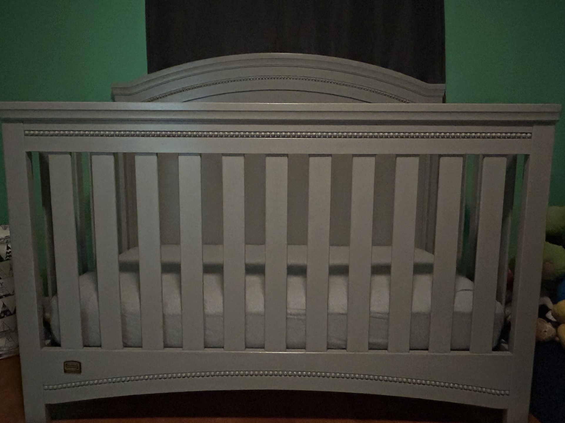 Crib With Matching Dresser
