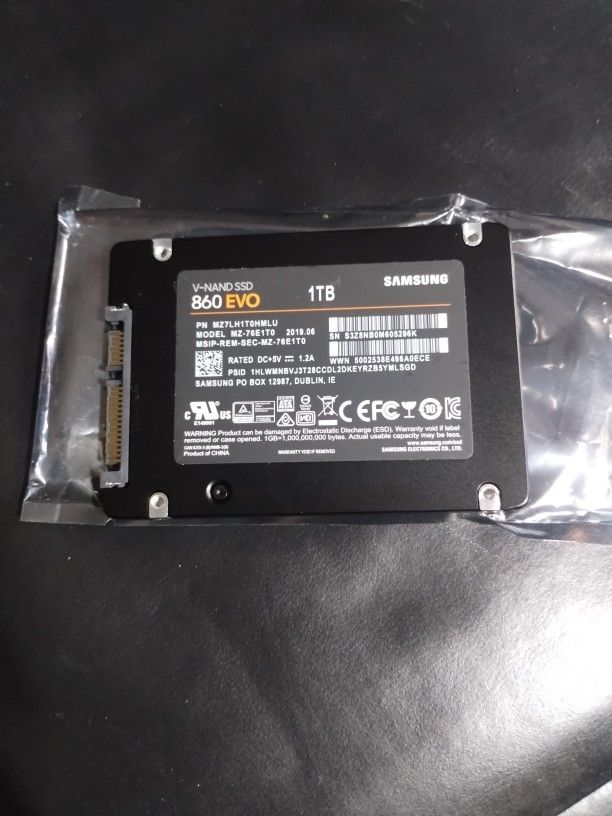Samsung 860 Evo 1 TB 2.5 In SATA With 123 Days Power On And 99% Drive Life Remaining