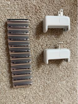 2x Apple Battery Charger (with 12 Apple batteries)
