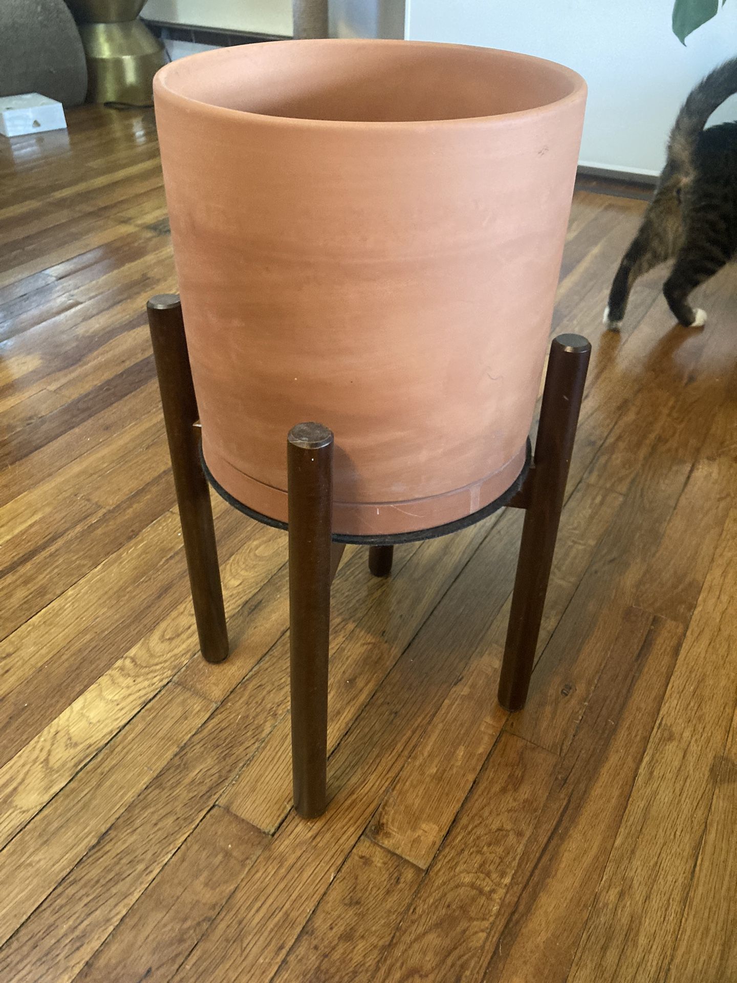 Terra Cotta Pot And Stand