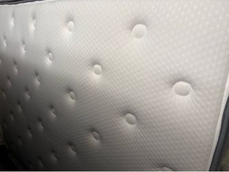 Full sized mattress set