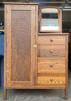 Solid Oak Vintage Arts and Crafts Gentleman’s Dresser Chest
