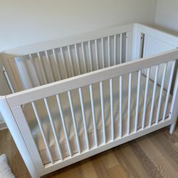 Baby Crib w/ Organic Mattress + conversion rail