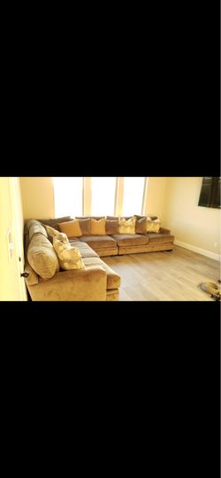 SECTIONAL COUCHES