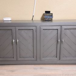 Thomasville Real Wood Credenza / tv Stand 