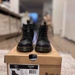Dr Martens black leather boot for TODDLERS