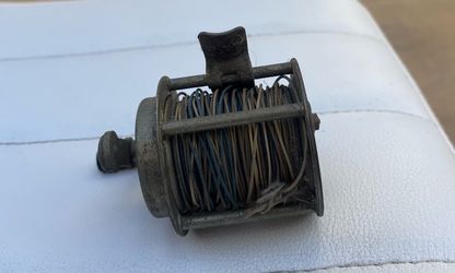 Vintage Shakespeare Universal 23038 Fishing Bait Casting Reel - Small Compact Size