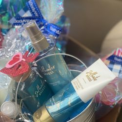BASKETS JUST BECAUSE ( BATH & BODY WORKS & VICTORIA SECRET