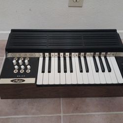 Magnus Electric Chord Organ Model 350
