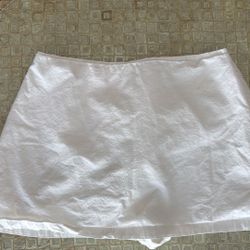 Skort White Size 5/7. Princess Polly