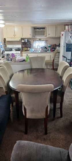 Comedor de 6 sillas en buenas condiciones