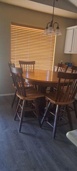 Hightop table 6 chairs