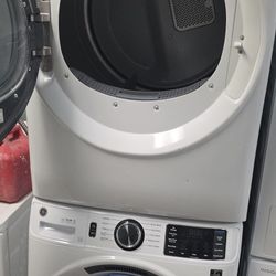Washer and dryer white brand General Electricc 
