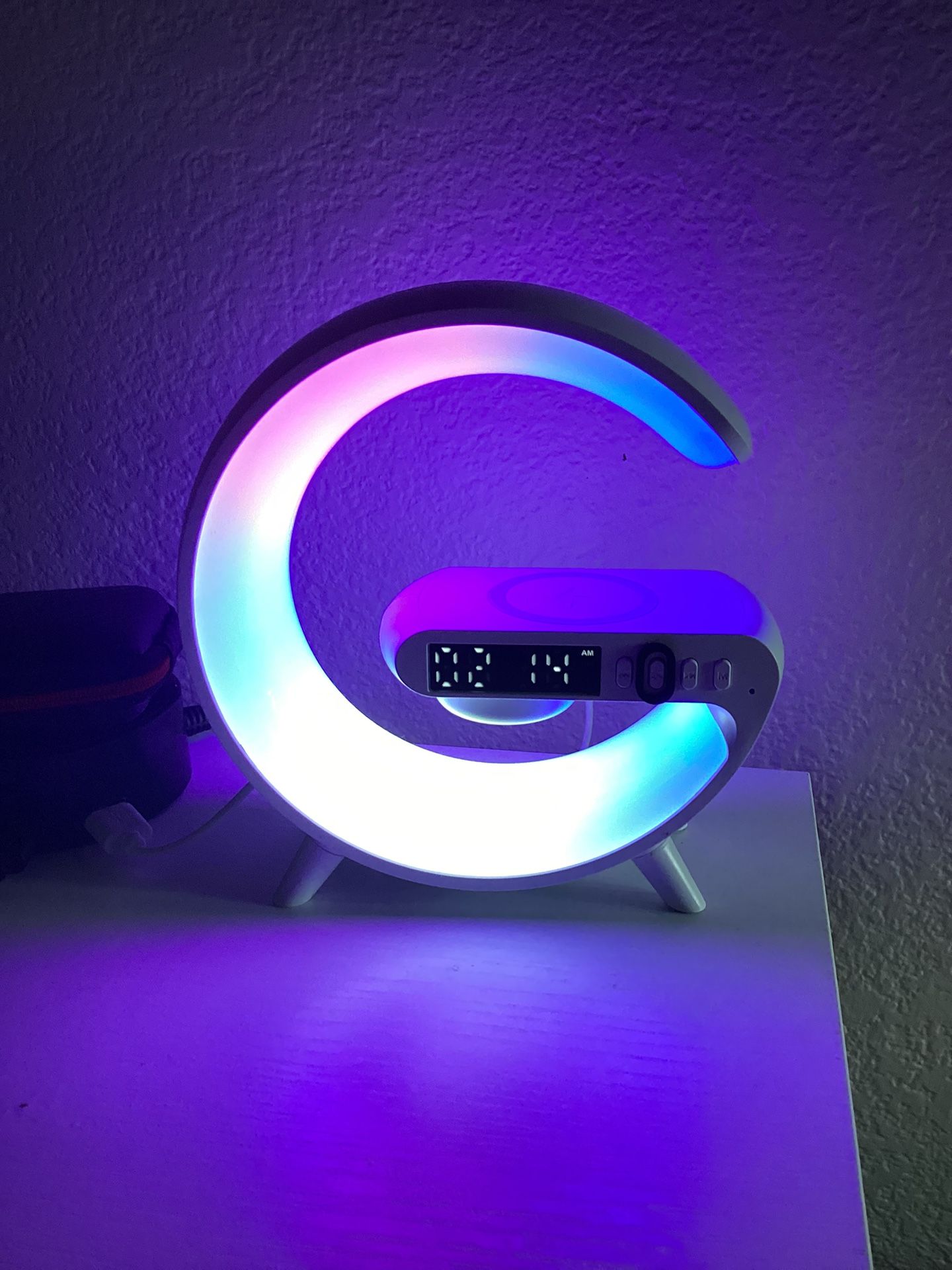 G Clock 4- In 1 Bluetooth, Radio, Wireless Phone Charger, And Takes Sd Card You Can Load Music On!