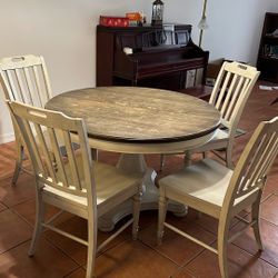 Good Quality Dining Table For Sale 4’ Diameter 