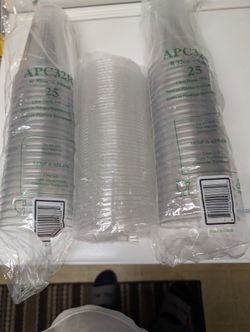 32oz Plastic Cups/Lids 50 Count