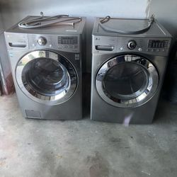 Selling LG Washer And dryer Combo