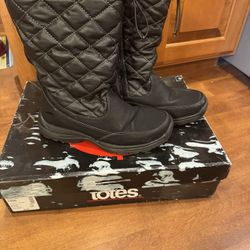 Woman’s totes Boots Shipping Available 