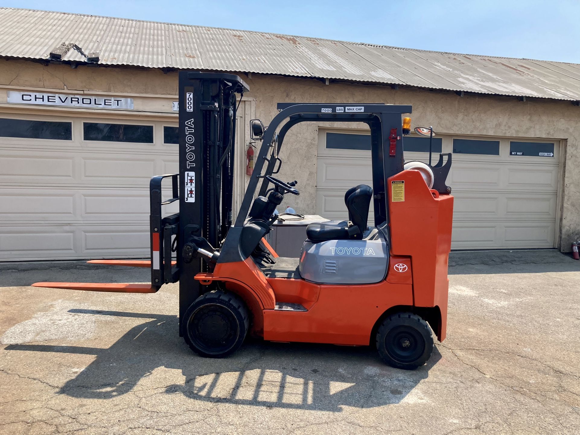 Toyota Forklift (READ LISTING)