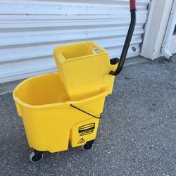 Rubbermaid Yellow Wave Brake Commercial Mop Wringer Bucket with Wheels! Retails $89.97