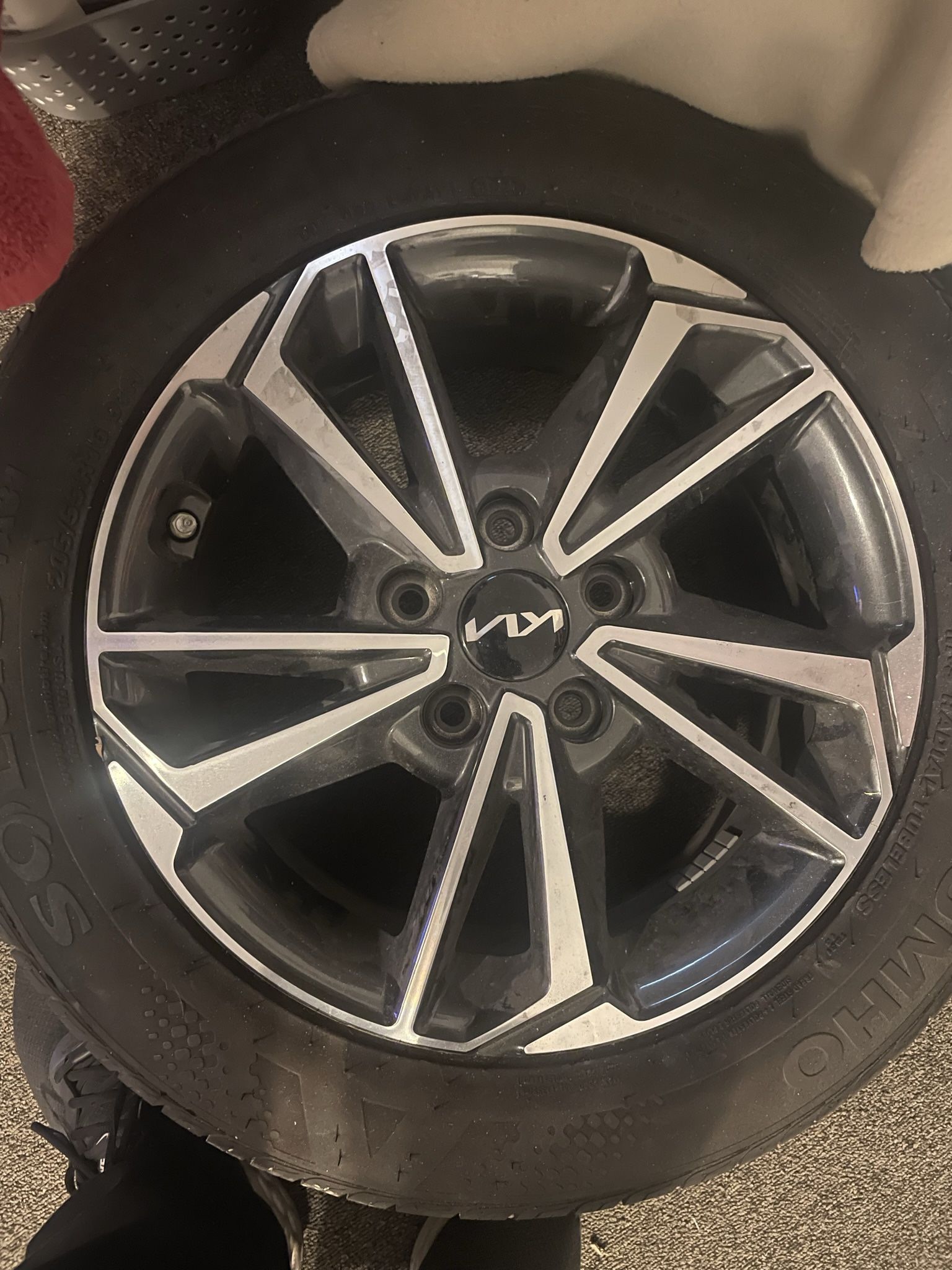 One Kia Forte 2023 Rim