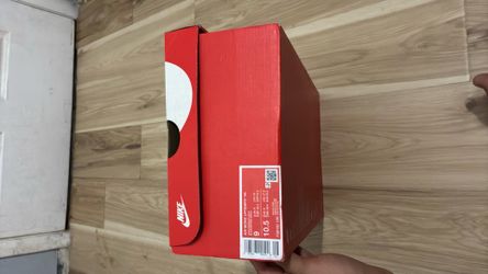 Size 9 Nike air more uptempo Jordan