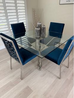 Modern style glass table