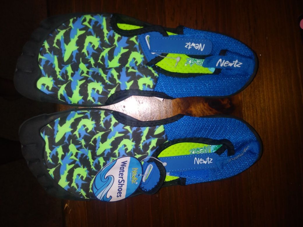 Kids water shoes (size 4/5) BRAND NEW!