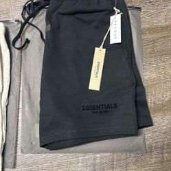 ESSENTIALS SHORTS