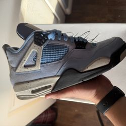 Jordan 4 University Blue Size 10.5