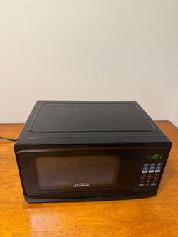 Sunbeam Microwave 700W – Excellent Condition – Clean & Fully Working