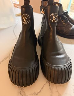Louis Vuitton Black Leather Chelsea Boots 8.5 Women's