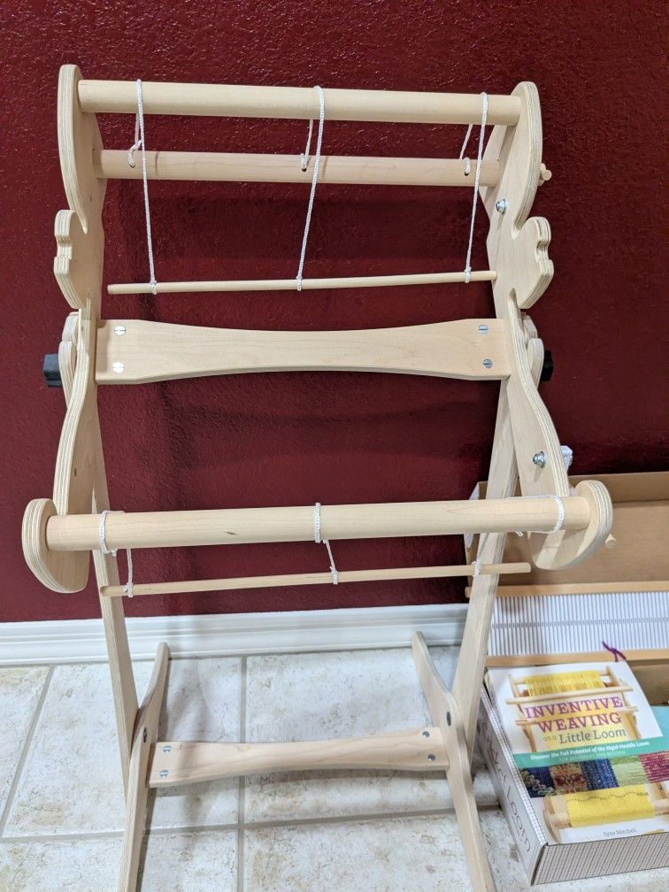 Cricket Loom 15" With Stand Like New