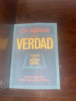 Dr. Andreas J. Köstenberger Ph.D. and 2 more En defensa de la verdad: Fe certera en un mundo confuso (Spanish Edition)