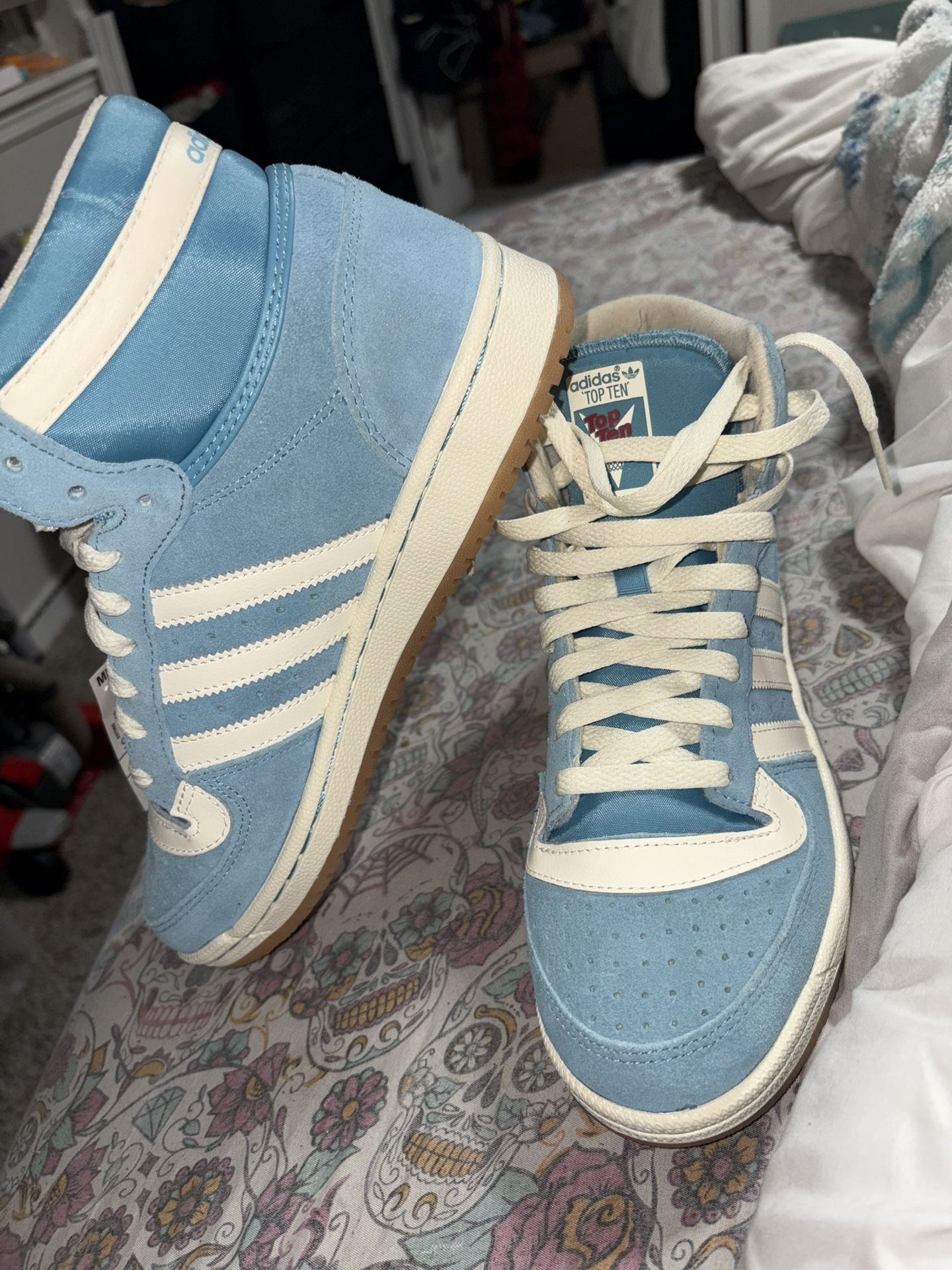 Adidas Sneakers