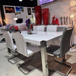 Moving sale! Floor model Dining set!!! hurry last chance