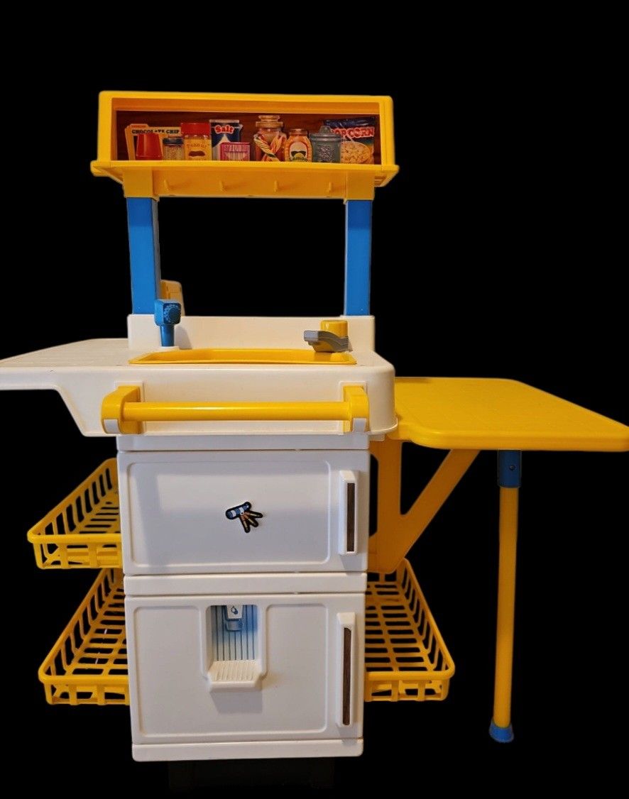 VINTAGE Fisher Price Kitchen/Over Combo, Sink Frige, Stove,.Oven Table, Leg needs repair see pics