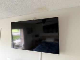 55 inch Samsung Smart TV with Wall Mount Bracket
