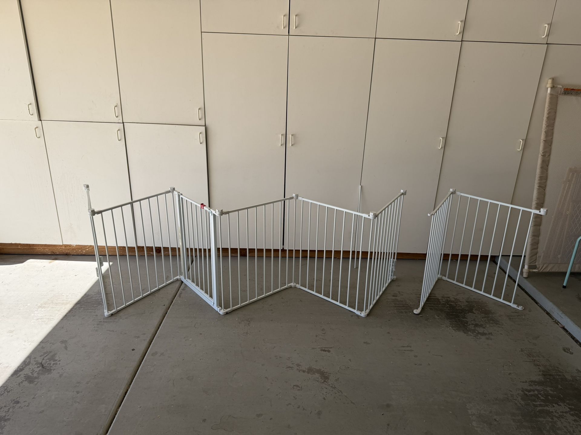 Regalo 194-Inch Super Wide Adjustable Baby Gate and Play Yard