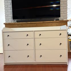 Dresser And End Table - Perfect Condition 