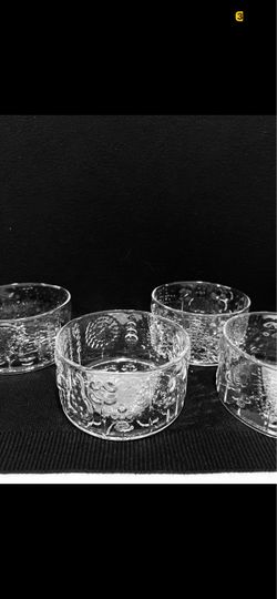 Italglass Soufflé Bouche Handblown Glass 4 Fruit Bowls Oiva Toikka Design 4.5” . Beautiful hand blown glass bowls are in excellent condition. Size is 