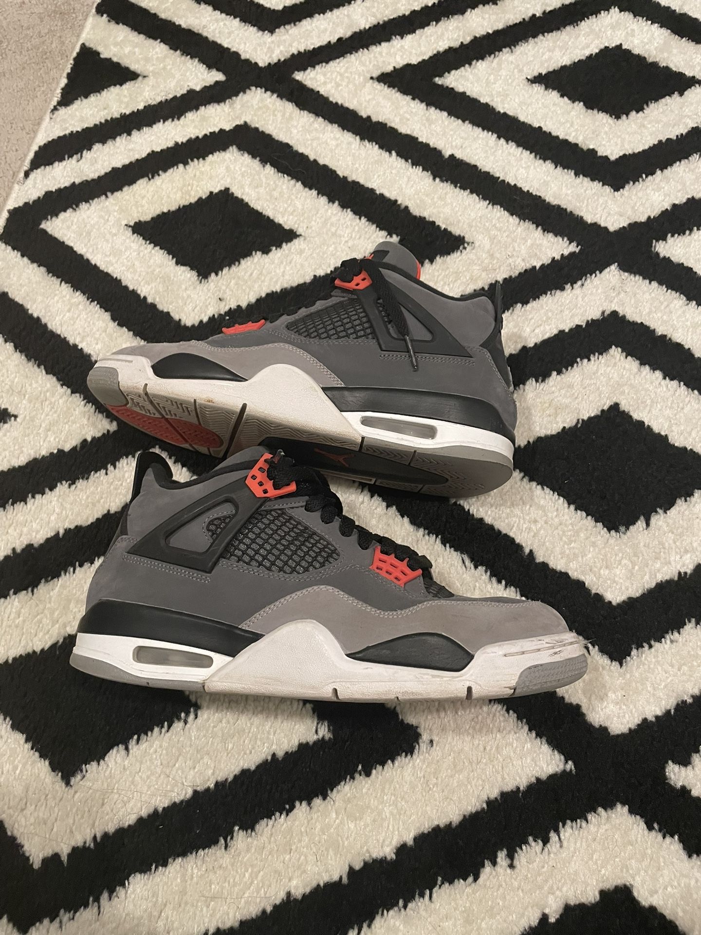 Jordan 4 Retro