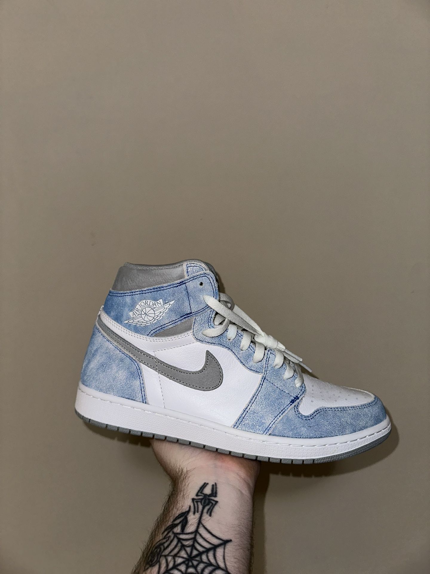 Jordan 1 “ Hyper Royal”