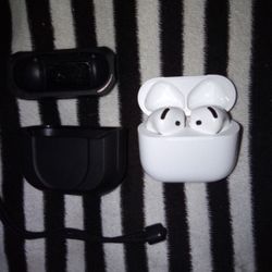 4th Gen Apple AirPods