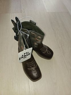 Kids cowboy boots size 12