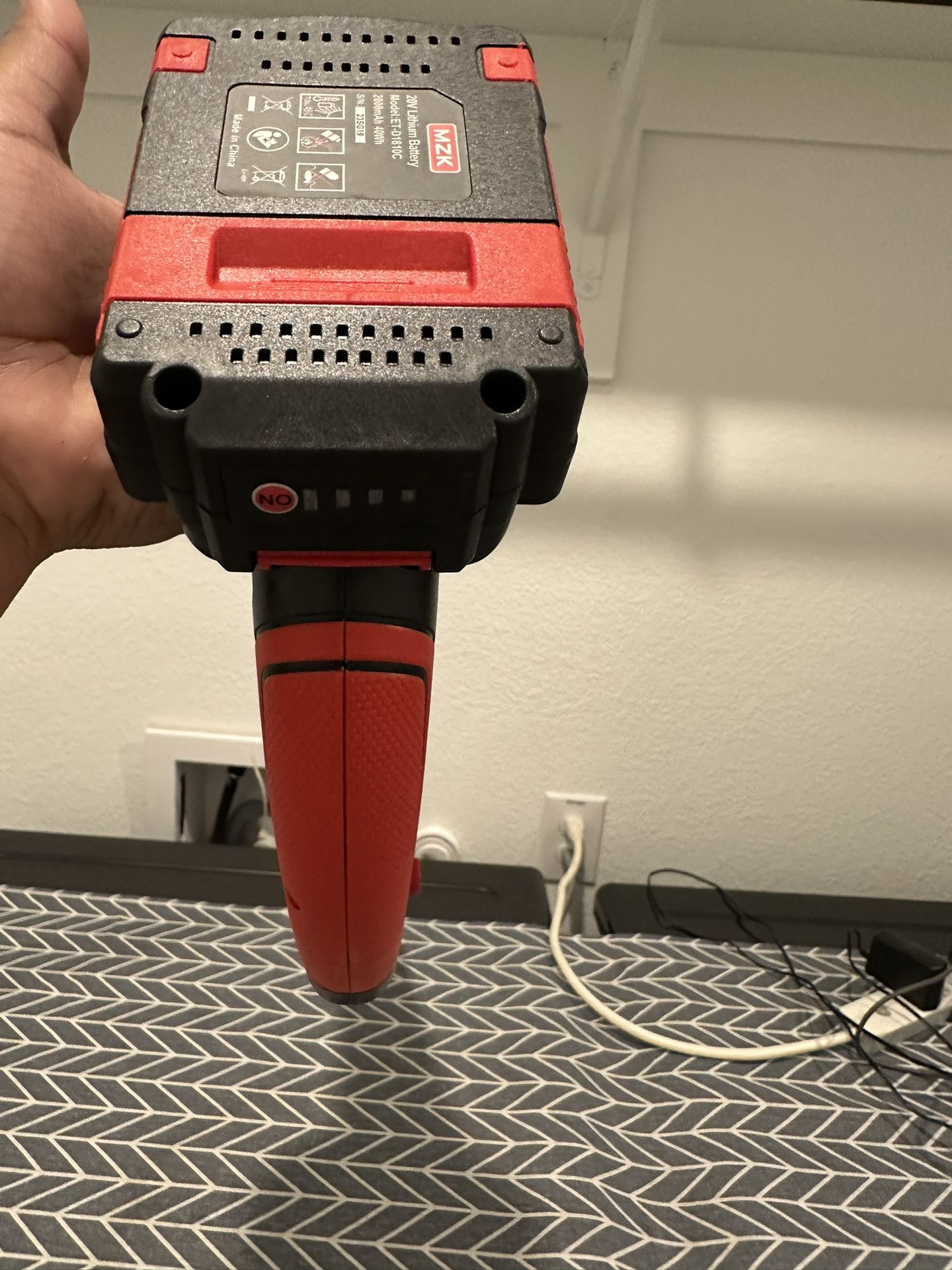 New MZK Cordless Leaf Blower – 20V Battery Included